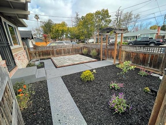 2nd image of 1120 Junipero Ave