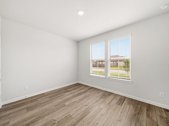 3rd image of 11418 Youngquist Dr