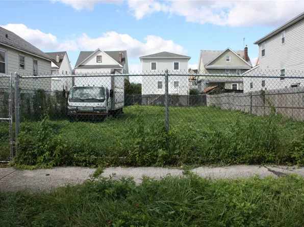 535 Beach 67th St, Far Rockaway, NY 11692