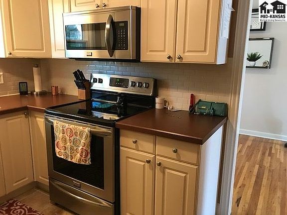 4th image of 26 E 28th Ave