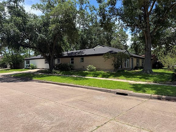 3rd image of 738 Beachcomber Ln