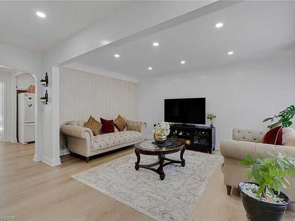 5th image of 147 Tait St