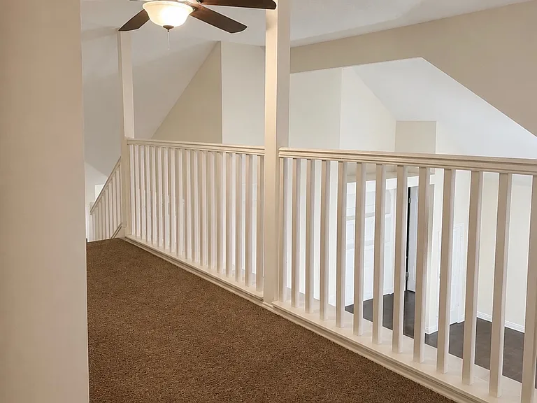 1137 Robin Cir — Photo 16