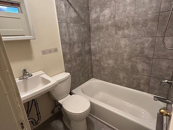 5th image of 1005 Larkin St APT 20