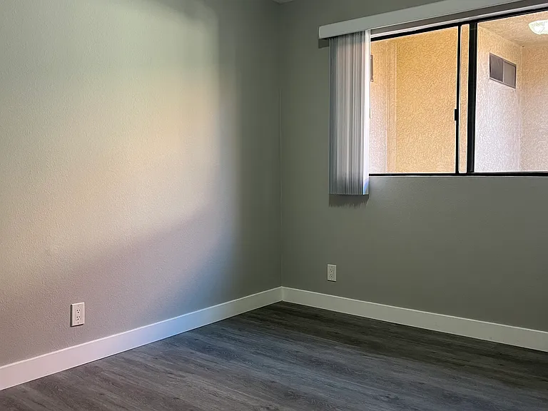 Lincoln Gardens Townhouse Apartments — Photo 18