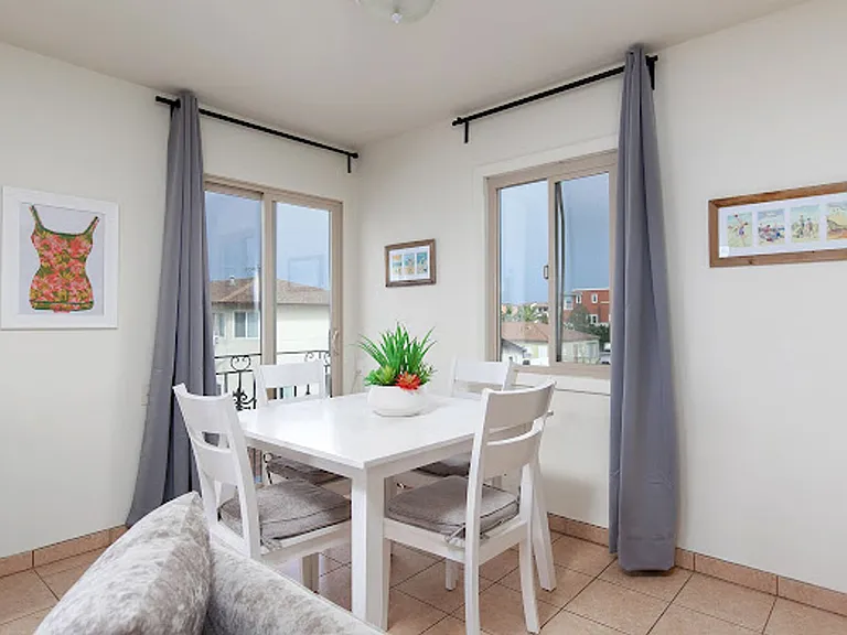 725 Santa Barbara Pl — Photo 17