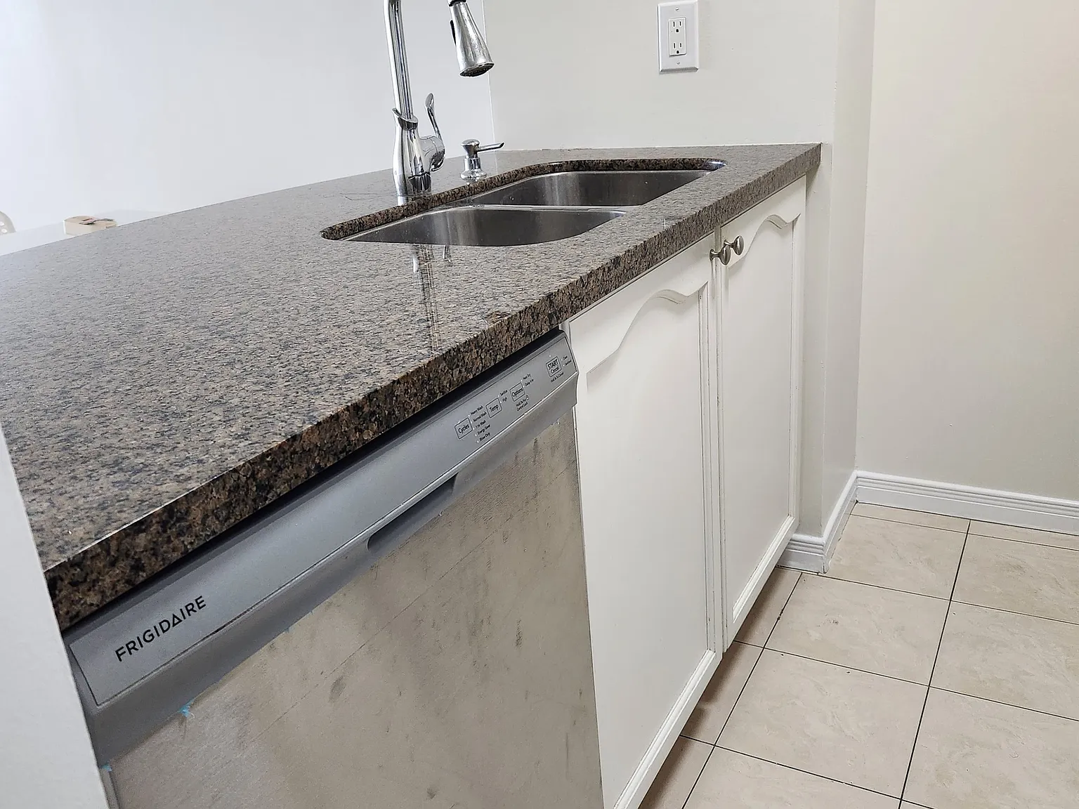 8 Hillcrest Ave — Photo 2