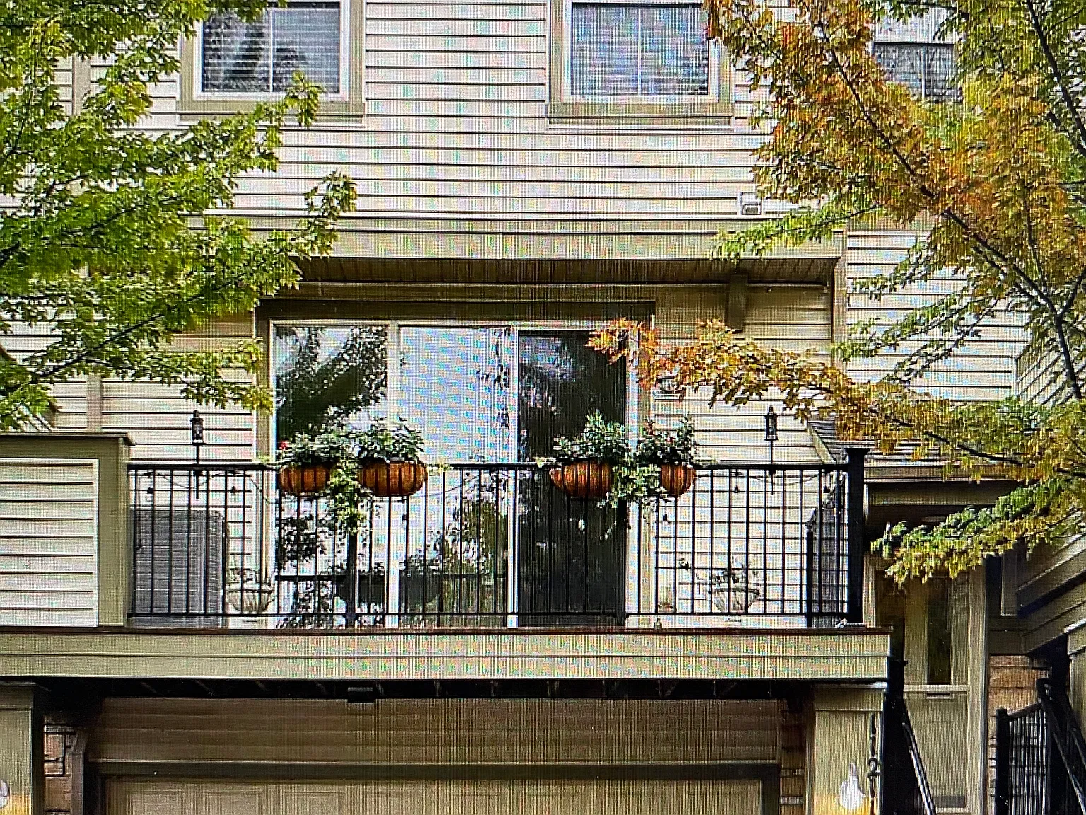 2 bed, 1.5 bath, 1395 sqft, $2,300 — Photo 1