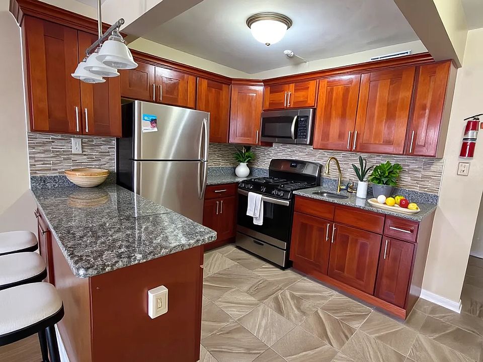 2nd image of 8815 168th St APT 4U