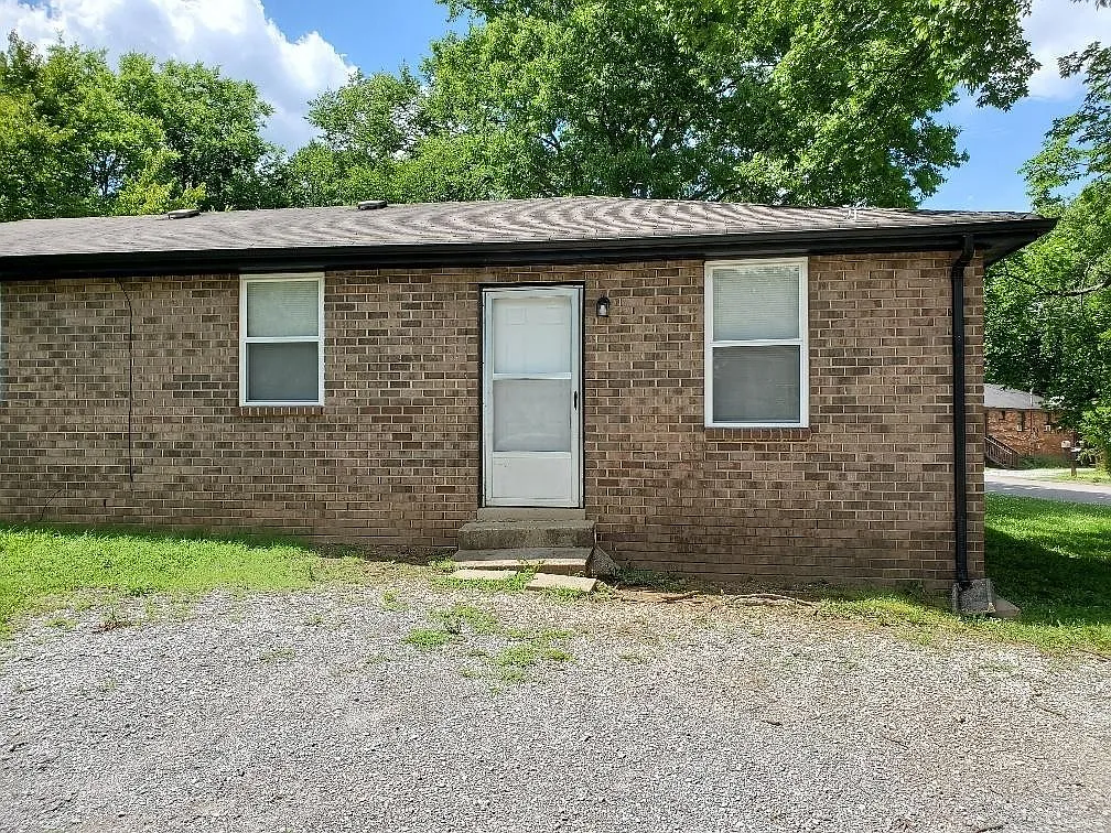 2 bed, 1.0 bath, 700 sqft, $1,095 — Photo 1