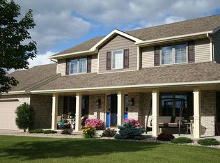 740 Ledgeview Ln, Brownsville, WI 53006