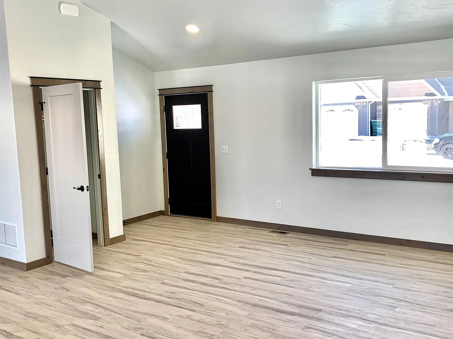 2941 Bullfrog Court - B — Photo 3