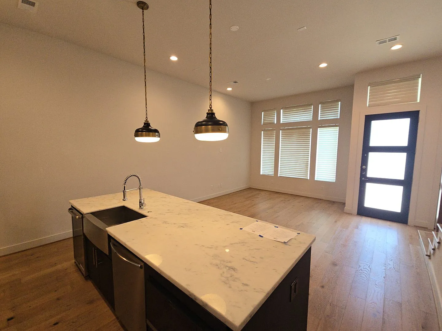 2414 Gray St - Ask about our No Cash Security Deposit Option — Photo 3