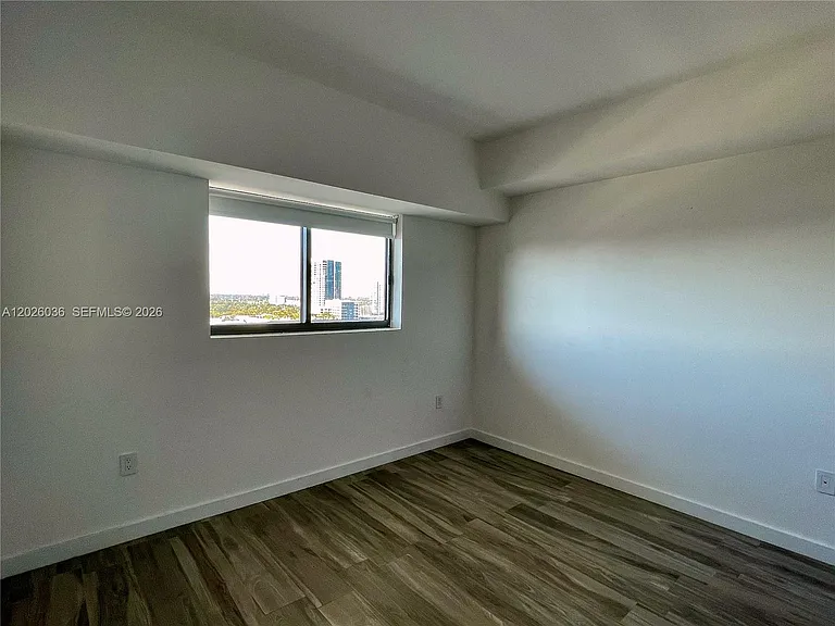 460 NE 28th St #2005 — Photo 16