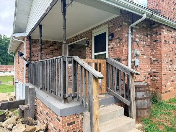 912 Butcher Bend Rd, Mineral Wells, WV 26150
