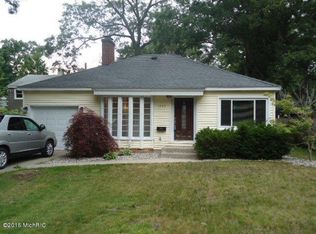 1842 Seminole Rd, Norton Shores, MI 49441