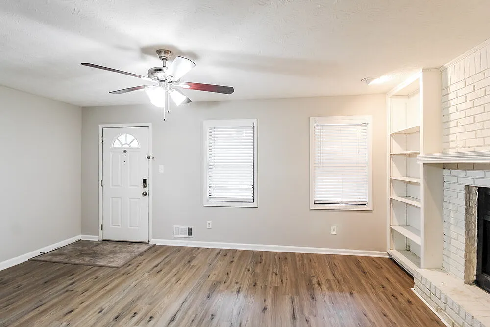 3 bed, 2.0 bath, 1260 sqft, $1,965 — Photo 4
