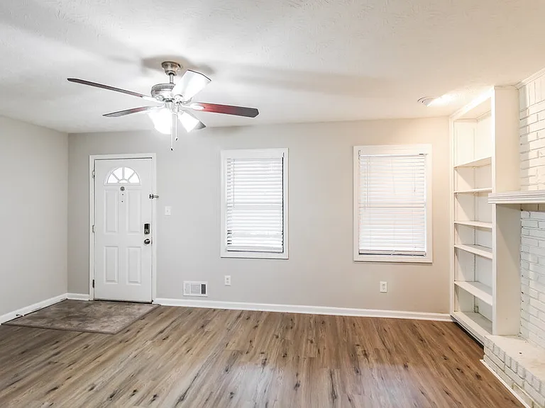 2794 Sardis Dr NE — Photo 4