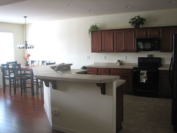 Kitchen/Dining area