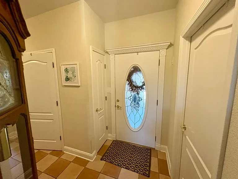 1729 Pine Ave — Photo 2