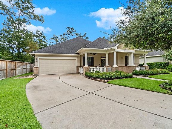 This home has no REAR neighbors, and only one neighbor to the side offering great privacy!