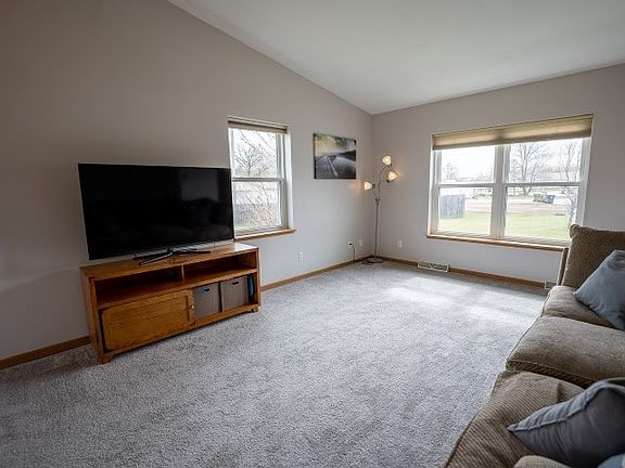 5th image of 4504 Holly Ave