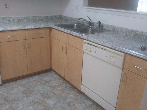 5th image of 916 Stonybrook Cir