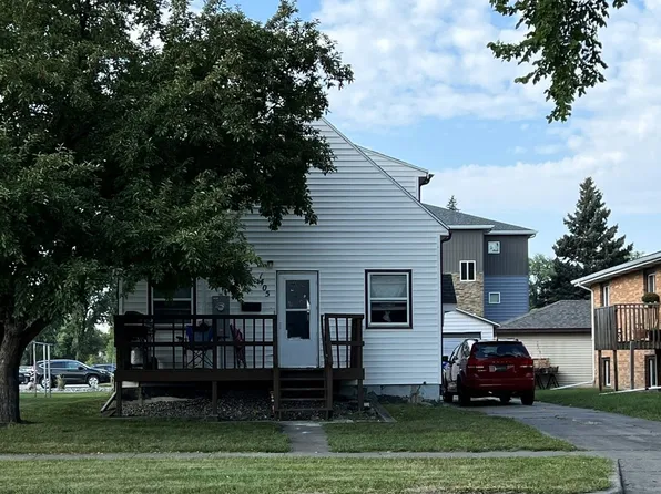 1405 8th Ave N, Fargo, ND 58102
