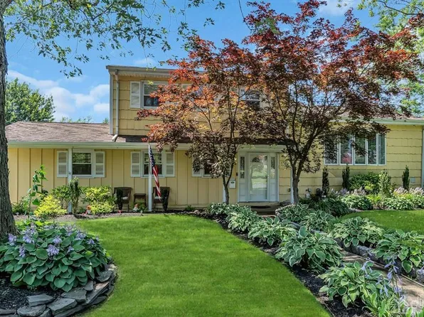 52 Creighton Cir, Old Bridge, NJ 08857