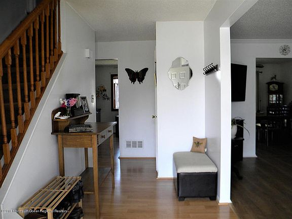 4th image of 575 Leawood Ave