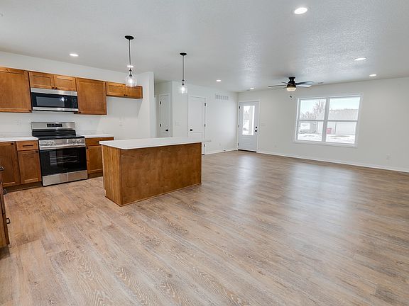 2nd image of 606 Burlington St