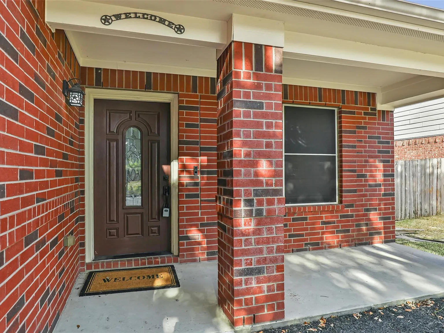 4 bed, 2.5 bath, 2336 sqft, $2,500 — Photo 3