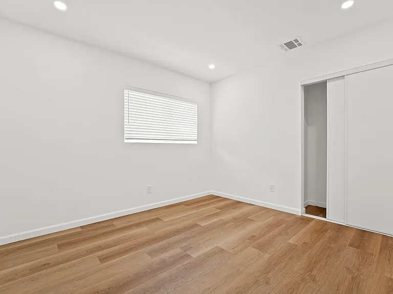 4423 3rd Ave #4425 — Photo 11