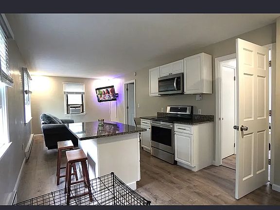 2nd image of 534 Rye St #1