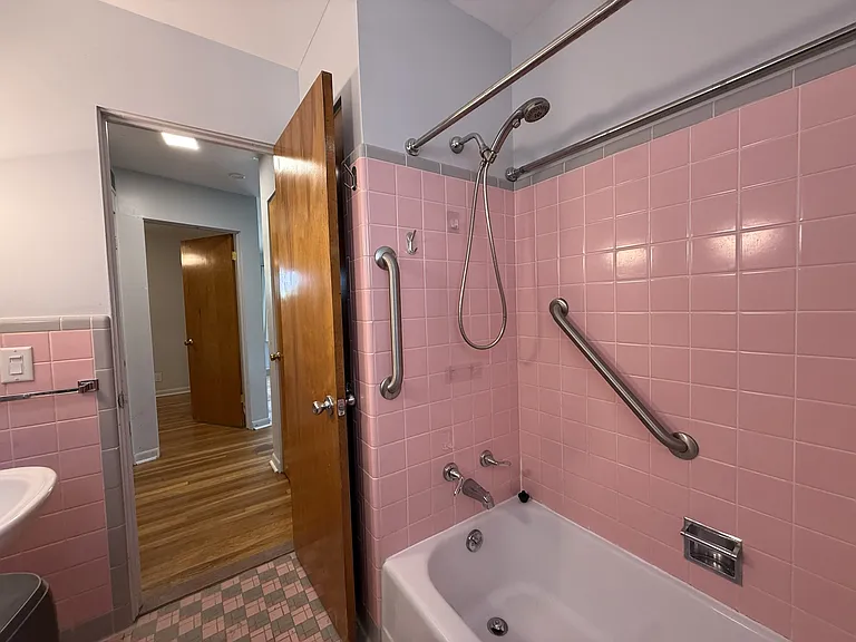 1630 Greenview Dr — Photo 9