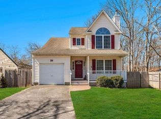 10 Hounslow Rd, Shirley, NY 11967