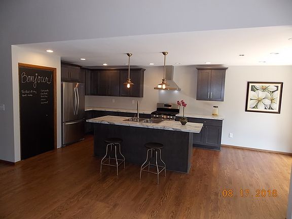 4th image of 1415 West Dr