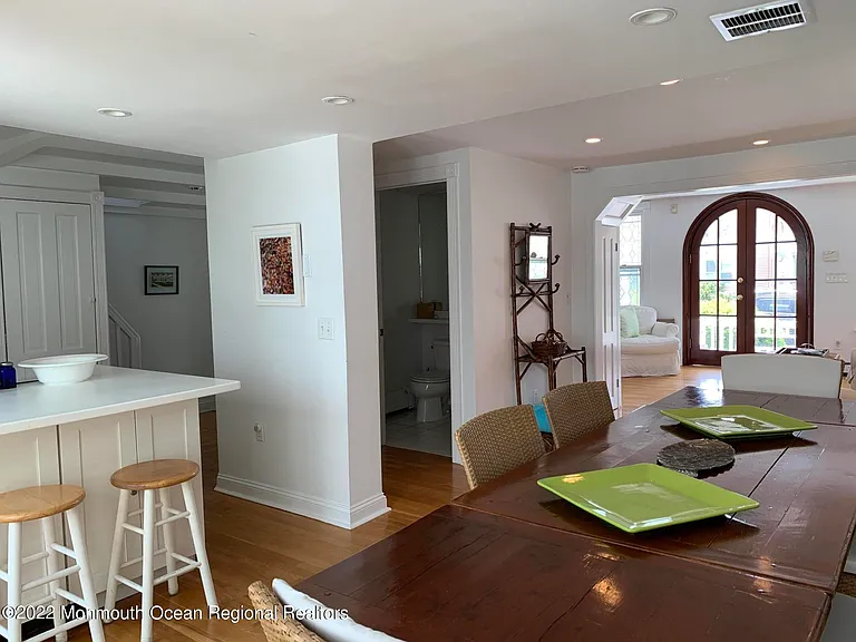 13 Heck Ave — Photo 7