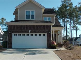 10 Cottswold Ln, Spring Lake, NC 28390