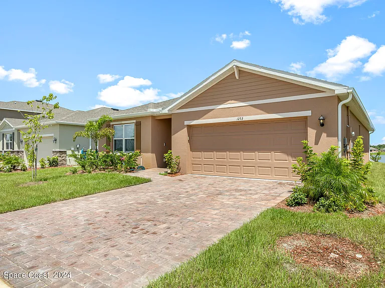 1253 Dunes Ave — Photo 3