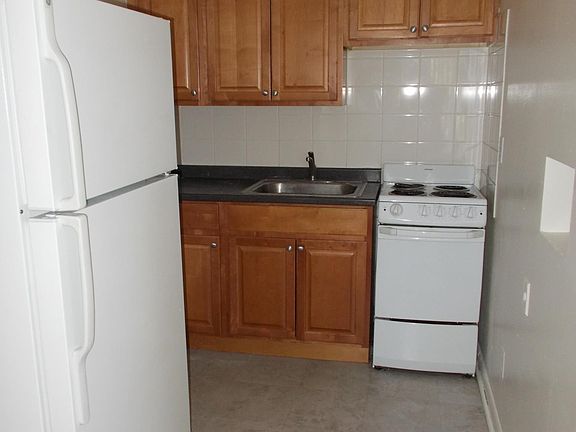 2nd image of 1065 N Pearl St APT 201