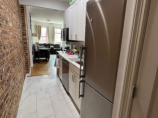 1st image of 135 W 10th St APT 18