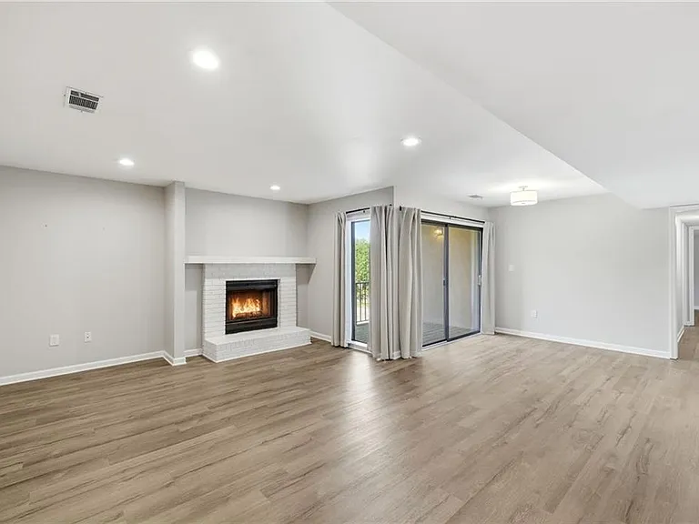 605 Candler St #B13 — Photo 5