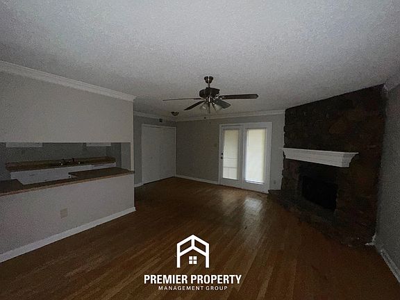 3rd image of 1082 Hooker St