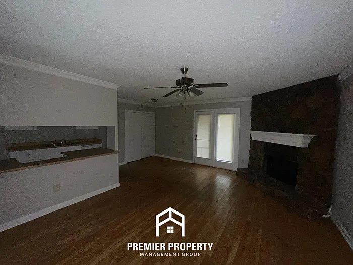 1082 Hooker St — Photo 3