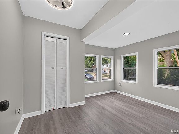 5th image of 8282 Maxwell Ave