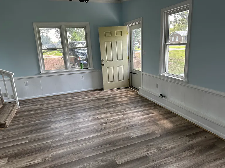 140 E Circle Dr — Photo 2