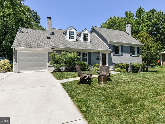 2nd image of 8318 Woodacre St