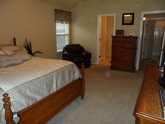 2nd image of 504 Blue Haze Dr