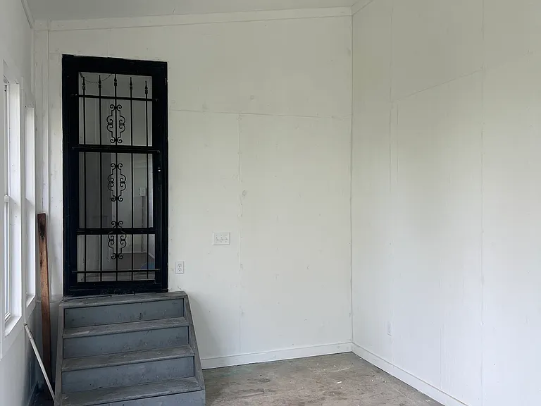 220 N Front St — Photo 2